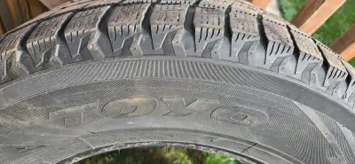 4 pneus d'hiver Toyo Observe GSI 6 LS 255/70 R18 113H, usure 8/32. Étaient sur Jeep Wrangler. 300$