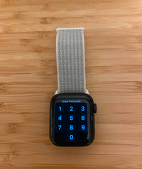 Apple Watch SE 2 (40mm, Midnight)