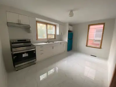 3 BEDROOM HOUSE FOR RENT (Danforth/Pharmacy)