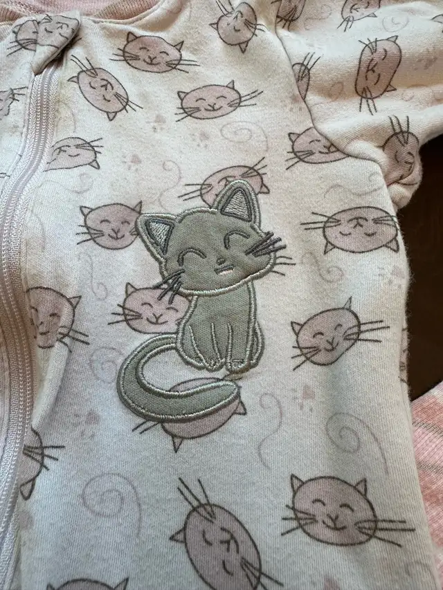 9 months Girl’s Zippered Sleepers Footie  Pajamas - $9 for all in Clothing - 9-12 Months in Saskatoon - Image 6