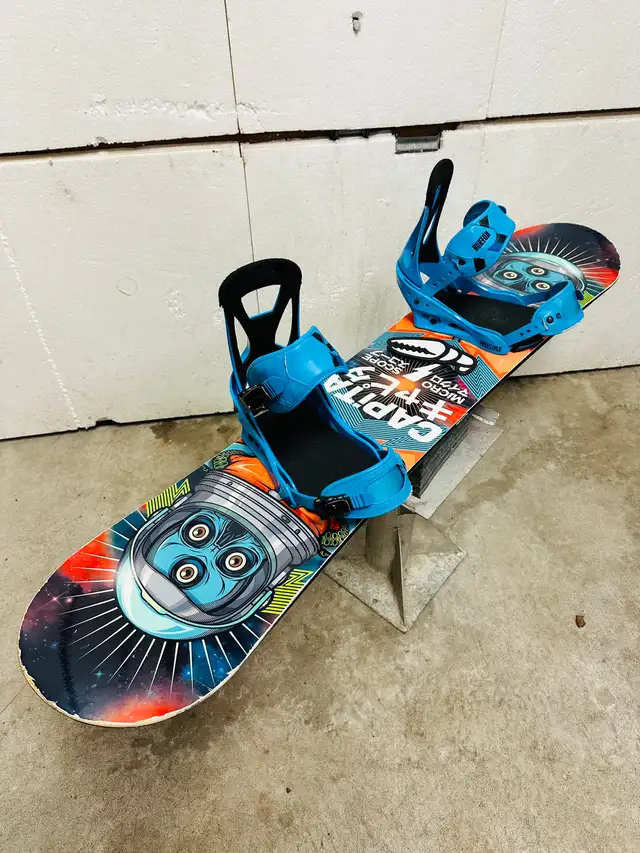 Capita snowboard 135 cm with Burton Freestyle medium bindings in Snowboard in Markham / York Region - Image 3