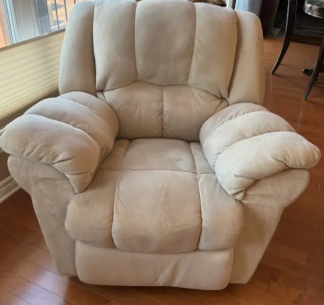 3-piece Reclining Couch Set in Couches & Futons in Kingston - Image 3