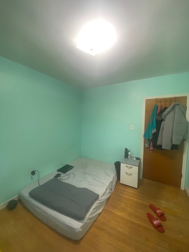 Room available on highway 7 near to Seneca college. Room Rentals