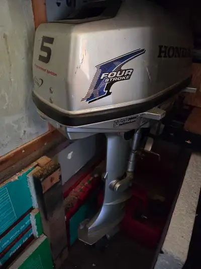 12foot aluminum boat with 5hp honda motor, with gas tank and oars.