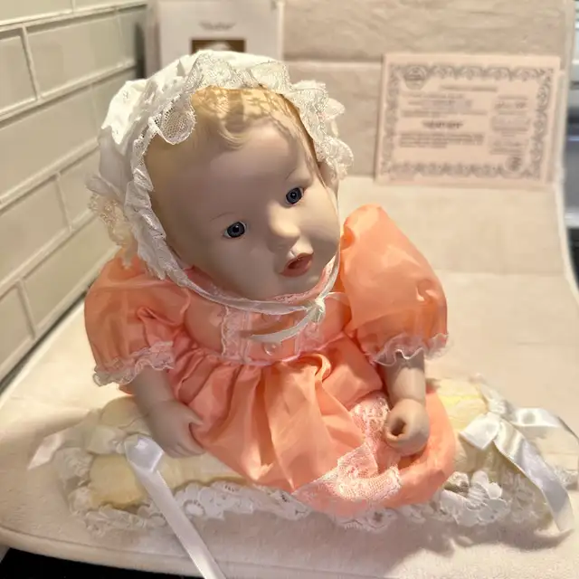 baby Heather with original pillow and certificate. in Arts & Collectibles in Oshawa / Durham Region - Image 2