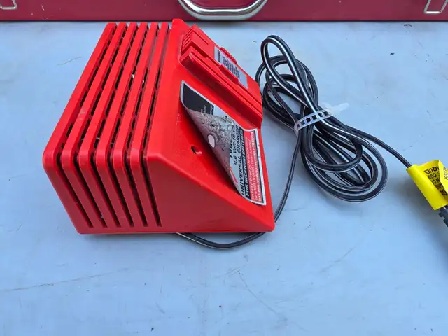 Milwaukee Power Plus Charger 48-59-0245 For 9.6V-18V Batteries in Power Tools in Windsor Region - Image 9