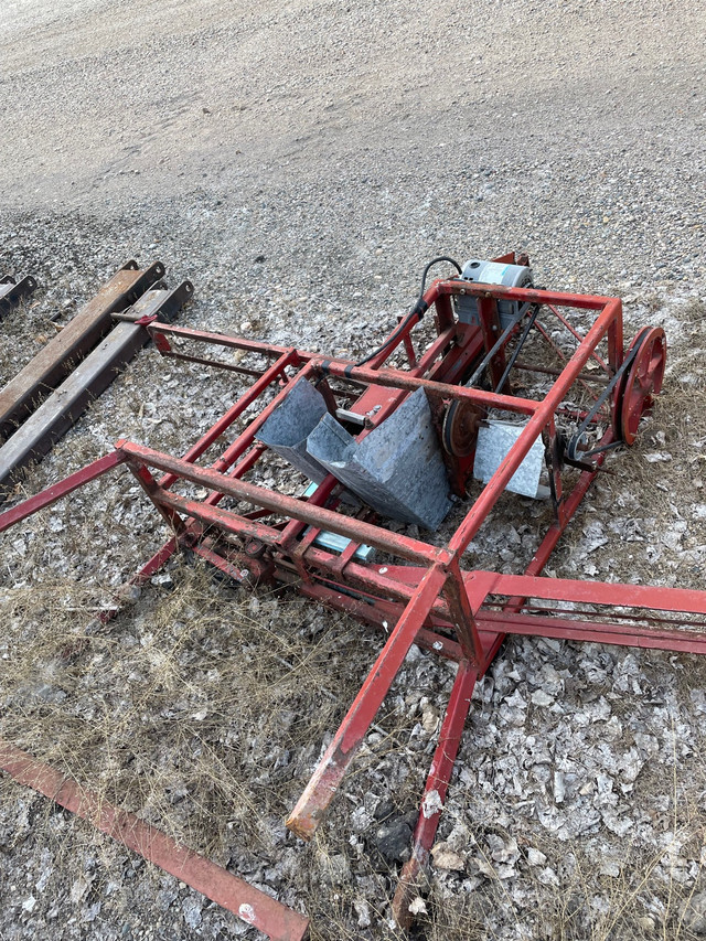 Leafcutter Bee Stripping Machine for wood laminates & bee drums  in Other in Regina - Image 4