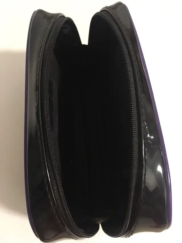 YSL Beaute Black Cosmetic Pouch Makeup Gold Zipper Travel Bag in Holiday, Event & Seasonal in City of Toronto - Image 6