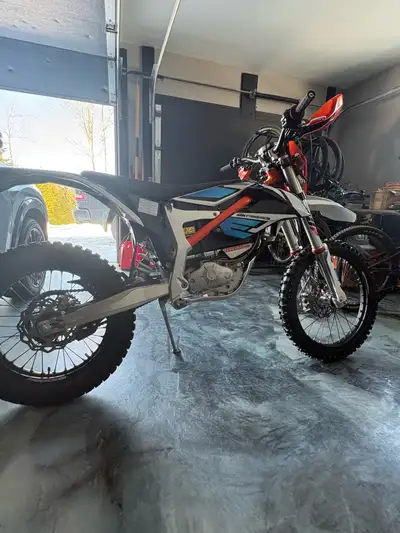 2023 KTM FreeRide E-XC Electric - Barely used with 6.5hrs of riding around the backyard. Great littl...