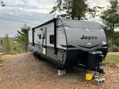 Super clean, like new Jayco travel trailer ready for new adventures. 29ft model (35ft tongue to bump...