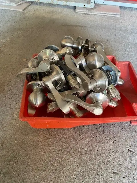 Closet door knobs460680325644963840