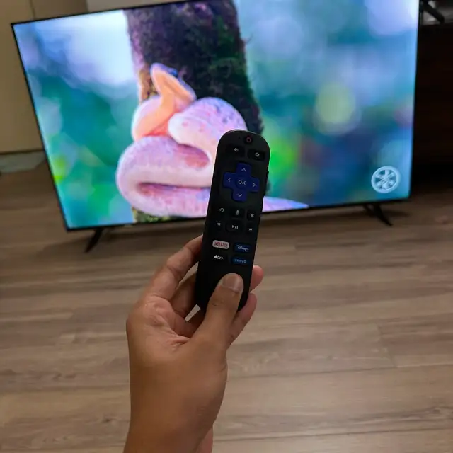 TCL 50" 4K UHD Roku Smart TV in TVs in Ottawa - Image 3