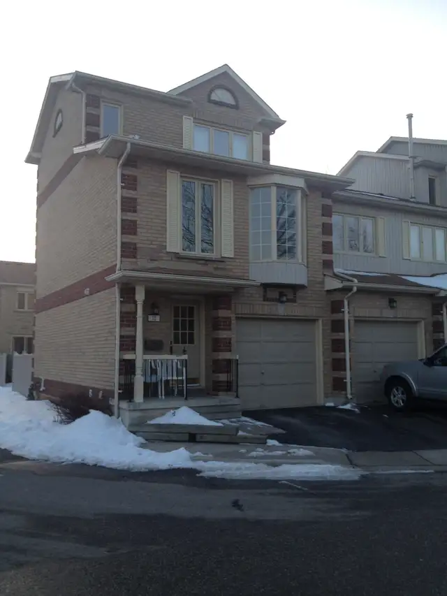 Townhouse for Rent, Four rooms perfect for students