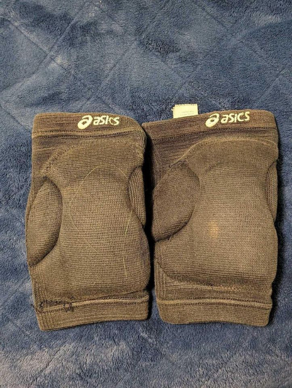 ASICS RALLY VOLLEYBALL KNEEPADS in Other in Regina