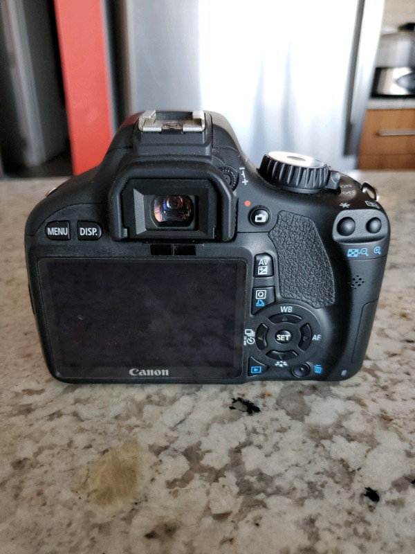 Canon EOS T2i Rebel w/ EFS 18-55 mm lens, case, 2 batteries in Cameras & Camcorders in Mississauga / Peel Region - Image 2