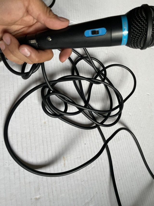 Karaoke Microphone (10 ft Cable)  in Other in Mississauga / Peel Region - Image 3