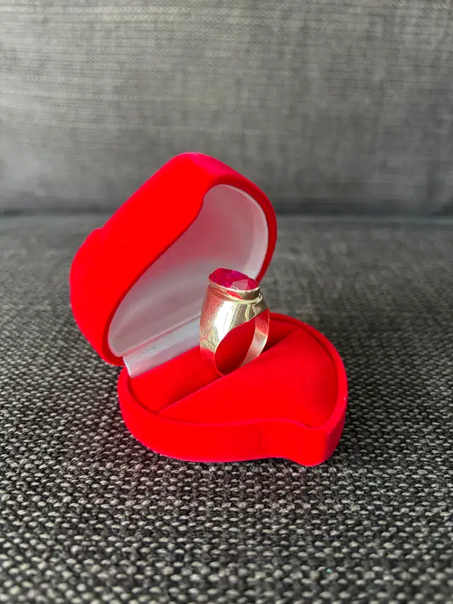 Solid 14K Gold Oval Ruby Majesty Ring in Jewellery & Watches in Downtown-West End - Image 4