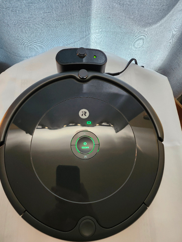 Robot aspirateur  Roomba 694 dans Aspirateurs  à Sherbrooke - Image 3