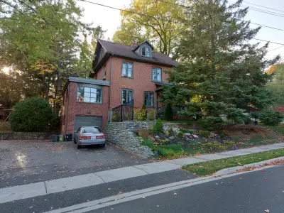 850/month Laundry, utilities and internet included 5 minutes from Trent by bus Furnished