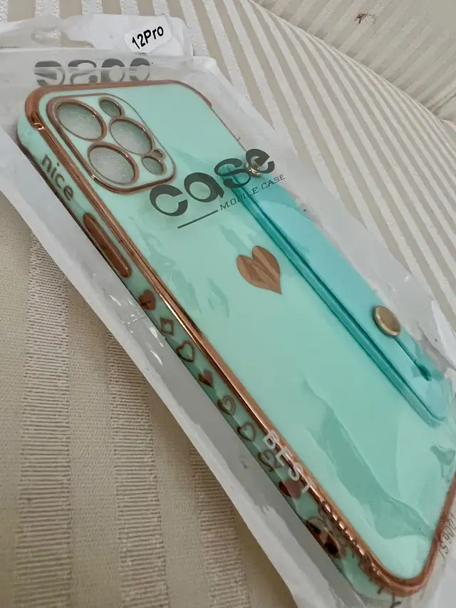 Iphone 12 Pro Case in Cell Phone Accessories in Kitchener / Waterloo - Image 4