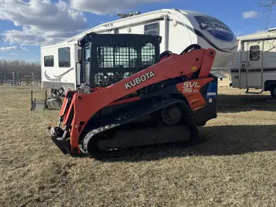 2018 Kubota SVL95-2s Original owner Just broke 400hrs High flow Air ride seat Back up camera Stereo...