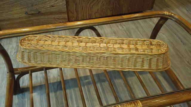 Mid Century French Wicker Bakery Baguette Basket in Arts & Collectibles in Parksville / Qualicum Beach - Image 3