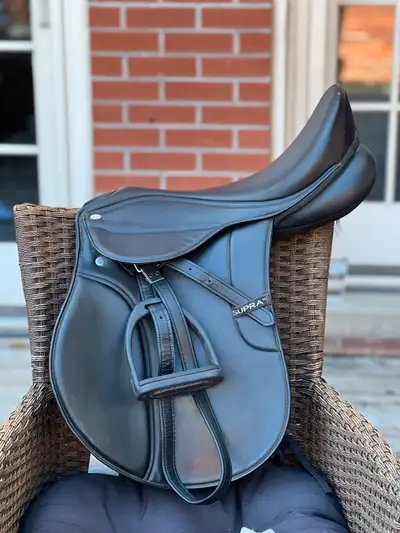 Stirrups and stirrup leathers included, excellent condition, Supra 17” black Downtown Dundas pickup