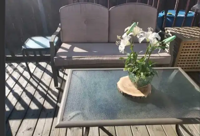 Patio furniture 1 cofee table 2 chairs and 1 bench in Patio & Garden Furniture in Mississauga / Peel Region - Image 2