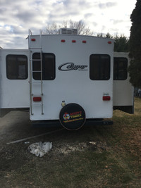 Fifth wheel travel trailer
