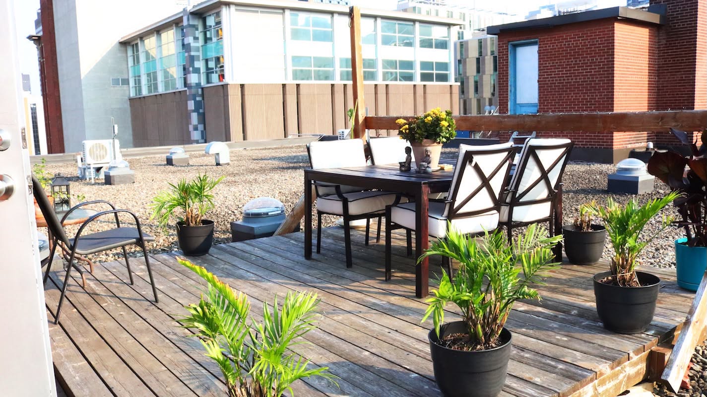 Furnished penthouse loft with private roof top terrace — photo 3