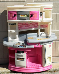 Step 2 Lifestyle Legacy Play Kitchen Pink
