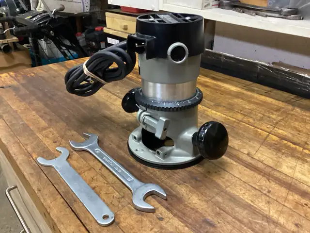 PORTER CABLE 6902 TYPE 5 H. D. 1 3/4 HP FIXED BASE 1/4” ROUTER in Power Tools in Barrie - Image 10