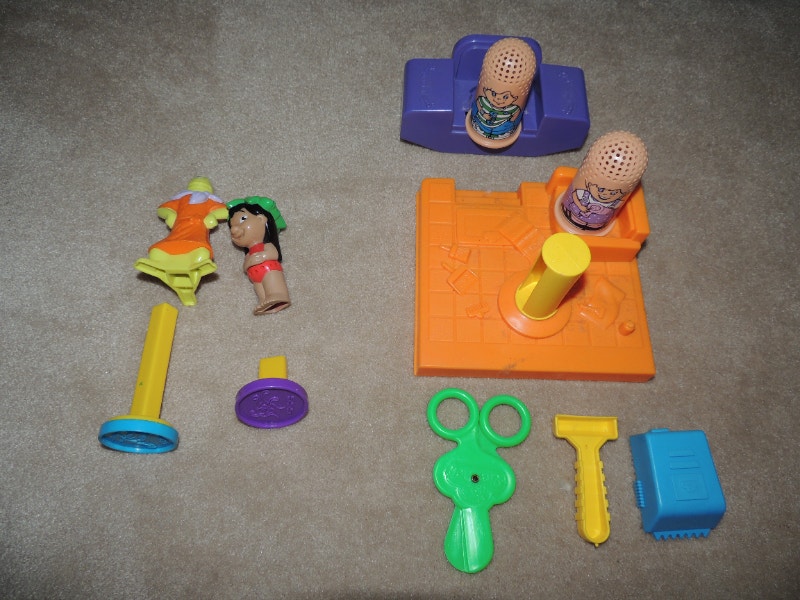 Vintage 1996 PlayDoh Fuzzy Pumper Barber Shop Hair Cut Playset Toys