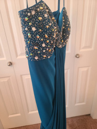 Evening dress in excellent condition