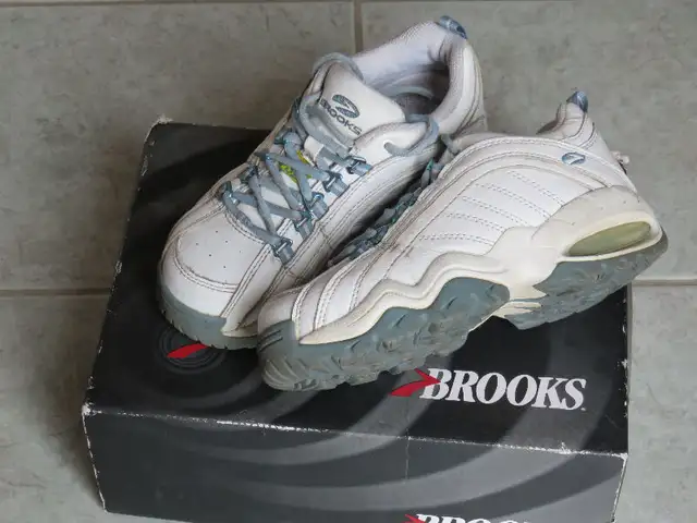 LADIES SAFETY SHOES in Women's - Shoes in City of Toronto - Image 2