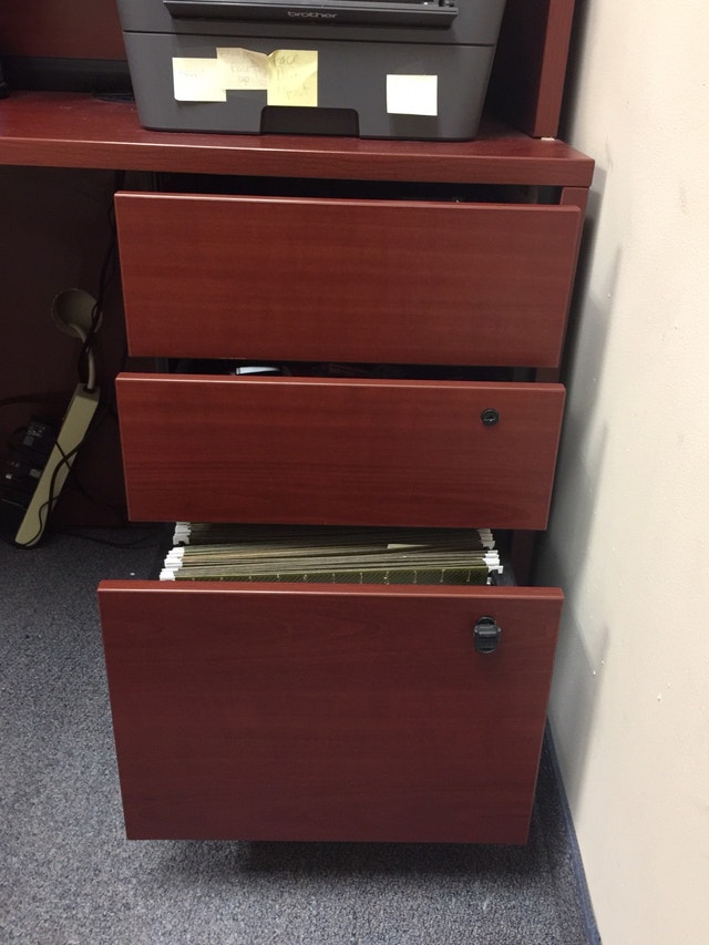 Beautiful Lshaped office desk with hutch Desks Winnipeg Kijiji