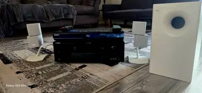 Excellent and excellent sounding complete system includes Bose AM5 Series 3 speakers, speakers stand...