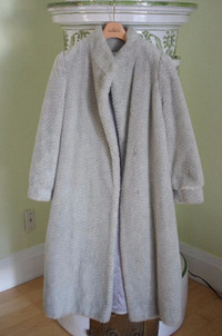 NEW and UNWORN Faux Fur Coat M – Made in Korea