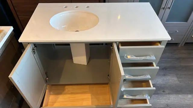BRAND NEW Irene 42'' Single Bathroom Vanity in Bathwares in Oakville / Halton Region - Image 7