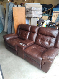 BROWN LEATHER LOVE SEAT WITH RECLINERS