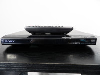 Sony DVP-SR510H DVD Player with Remote Control