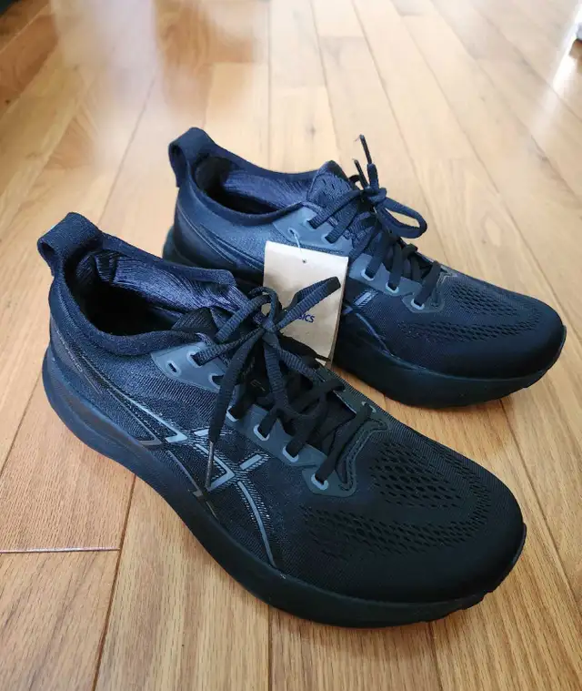 BNWT Asics gel kayano 31, Triple black, men's size 9.5 in Men's Shoes in Markham / York Region - Image 2