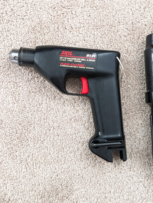 Skil cordless drill/driver, screwdriver, charger, battery (×1) in Power Tools in Markham / York Region - Image 2