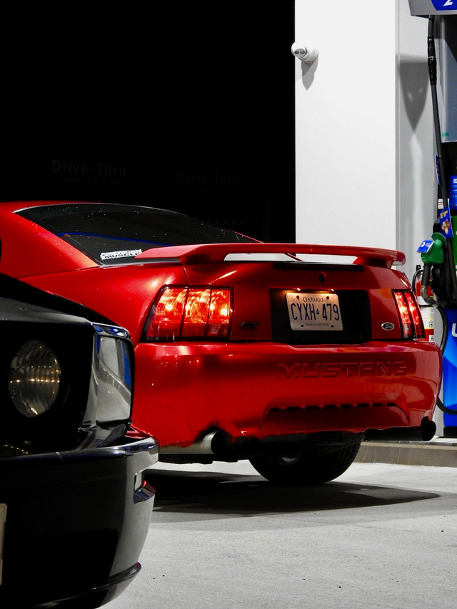 2004 MUSTANG GT in Cars & Trucks in London - Image 3