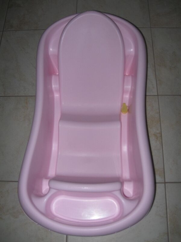 6 Baignoires Safety 1st, The First Years et Fisher Price dans Bain, table à langer  à Laval/Rive Nord