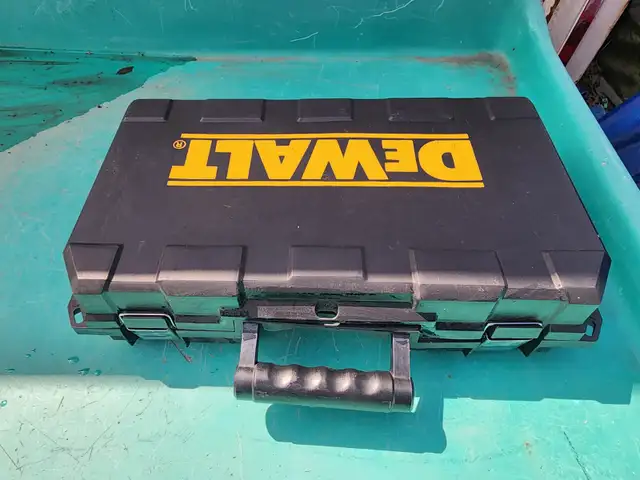 Dewalt D25223 D Handle 3 Mode SDS Hammer Drill Hard Plastic Case in Power Tools in Windsor Region - Image 7