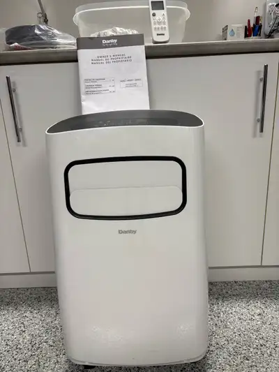 Air conditionné portable blanc 10,000 BTU  Danby utilisé 1 fois, View more