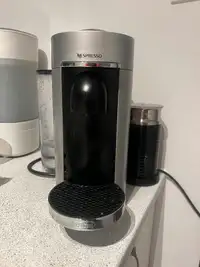 Machine à café nespresso vertuo plus