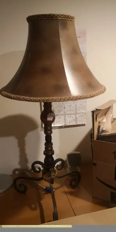 3Bulb Light fixture, Flush mount & Hanging Fixtures, Chandeliers in Indoor Lighting & Fans in Mississauga / Peel Region - Image 3