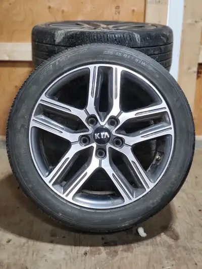 Set of 4 KIA 17 Inch OEM Aluminum Rims, 5 hole bolt pattern, comes with 225/45R17 All Season tires a...